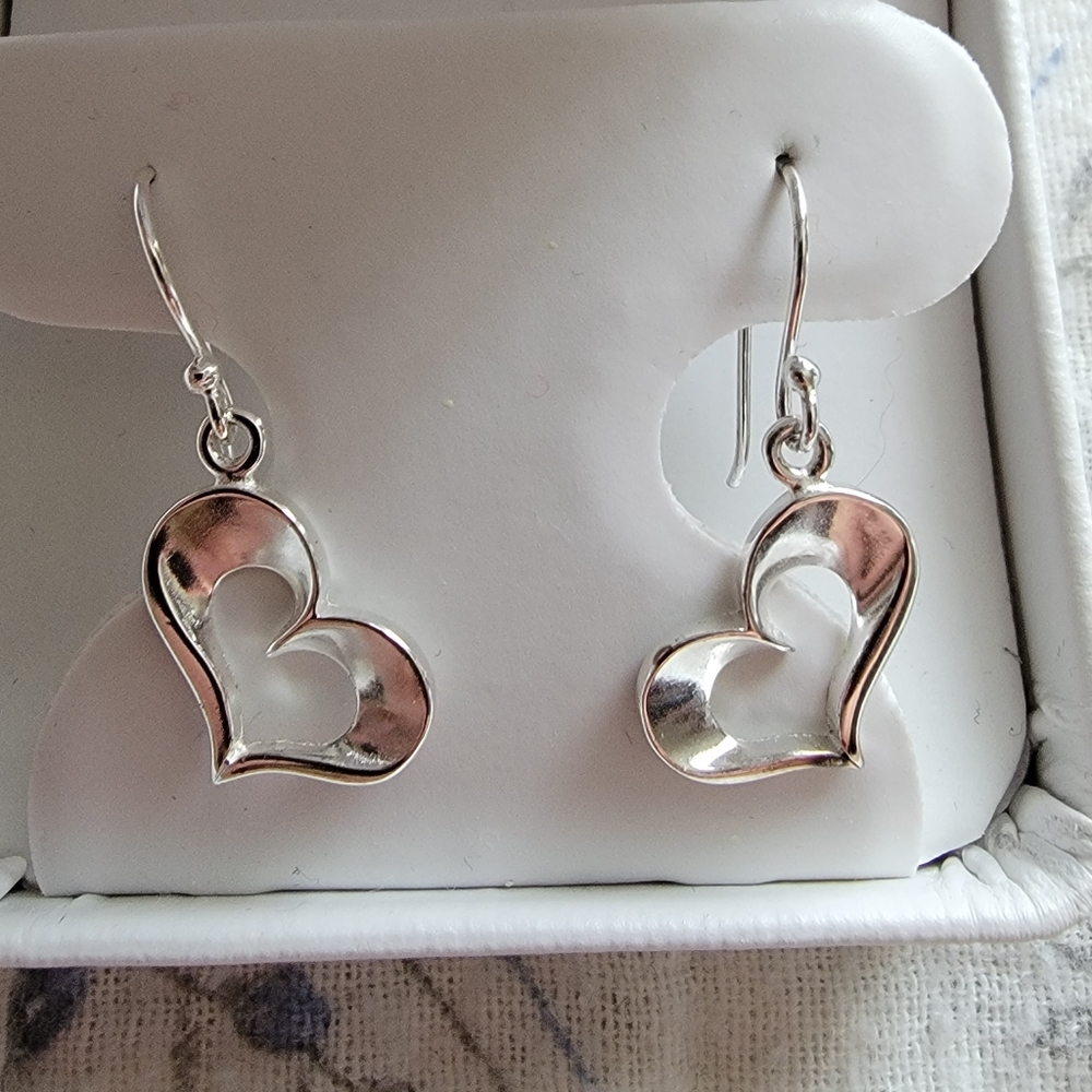 NWOT Silver Heart Earrings